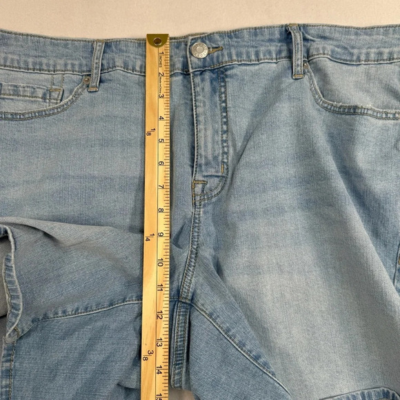 Torrid Perfect 5 Inch Jean Shorts Womens Plus Size 20 Light Wash High Rise - Picture 7 of 8